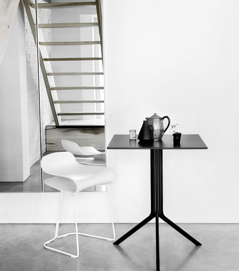 TABLE PLIANTE POULE - KRISTALIA, Mobilier Design Hôtel & Retail (3)