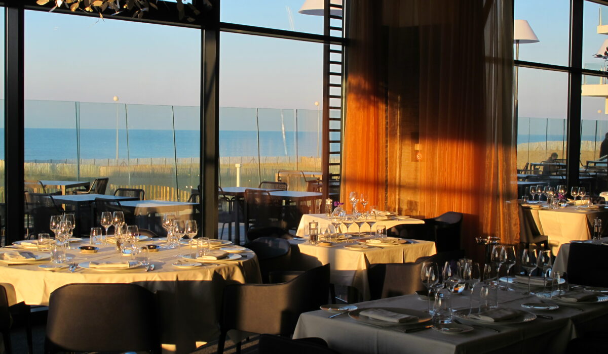 THALAZUR - Ameublement d'un hôtel; espace bar, restauration - CABOURG (17)
