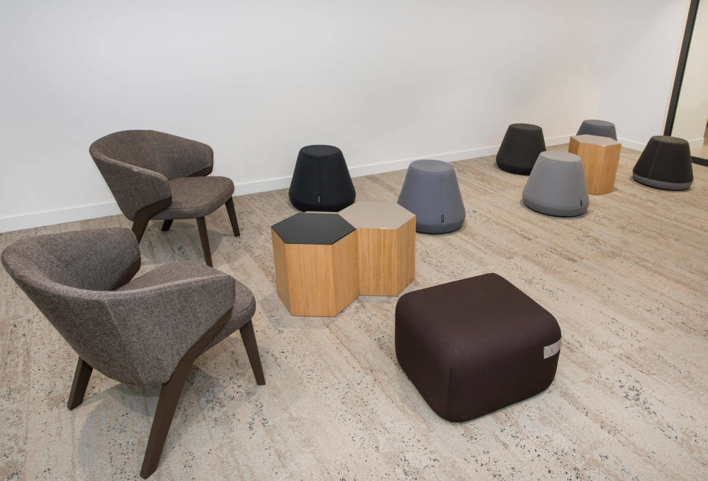 Fauteuil Nora tables basses Six Bross, Pouf Hyde Assembly Room, Poufs Season Viccarbe – Vivacity (2)