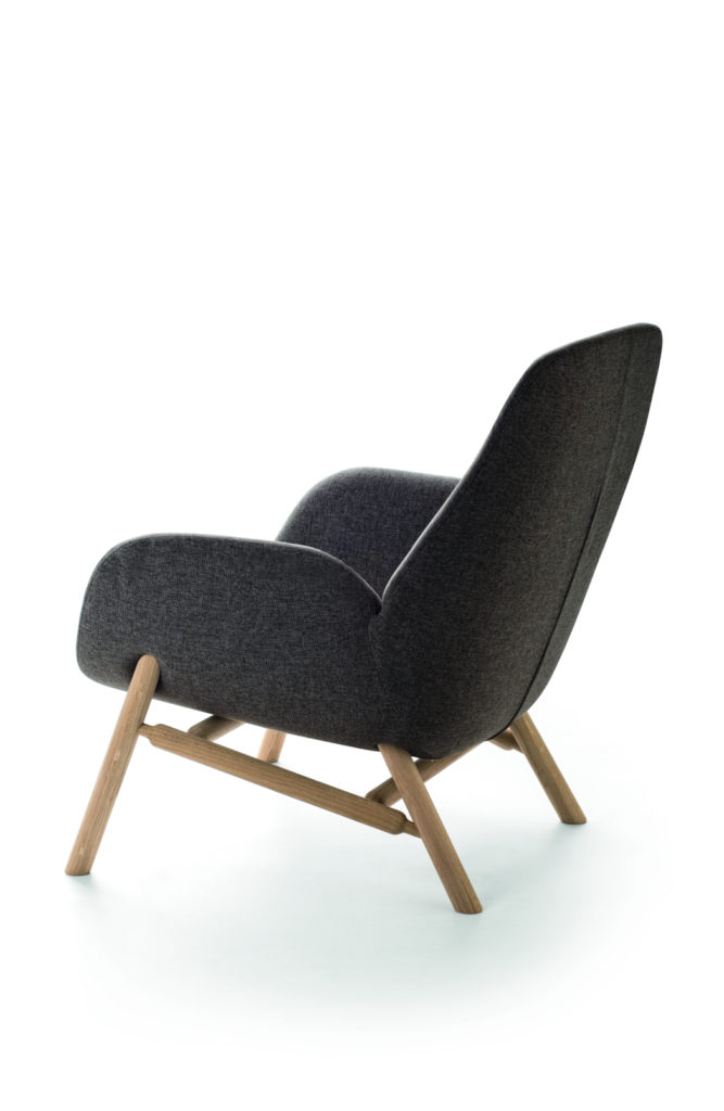 Fauteuil Mysa Lounge pieds en bois teinté (dos)