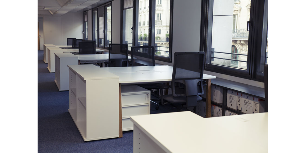 open space, bureaux pieds bois - Libération, Paris