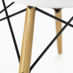 vitra_eames_plastic_arm_chair_daw_detail_1_1