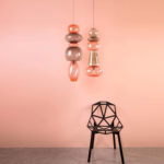 FATBOY-Candyofnie-Lampe-Rosa-Stuhl