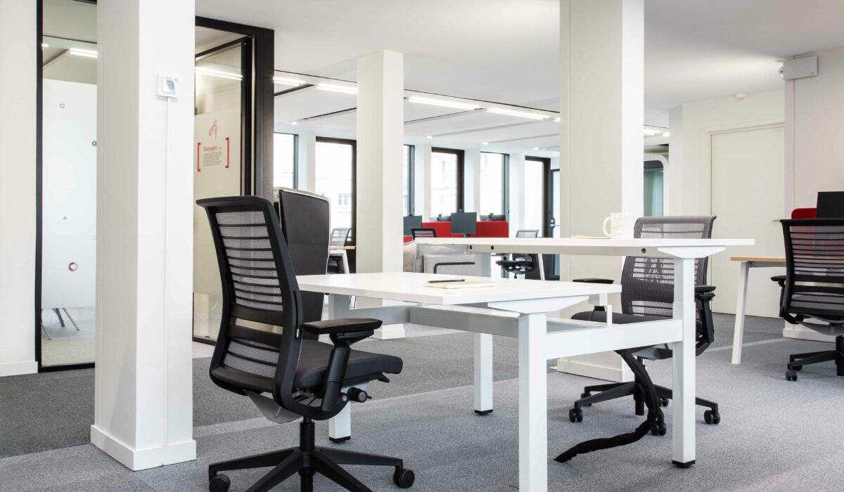 Bureau réglable en haute Motion