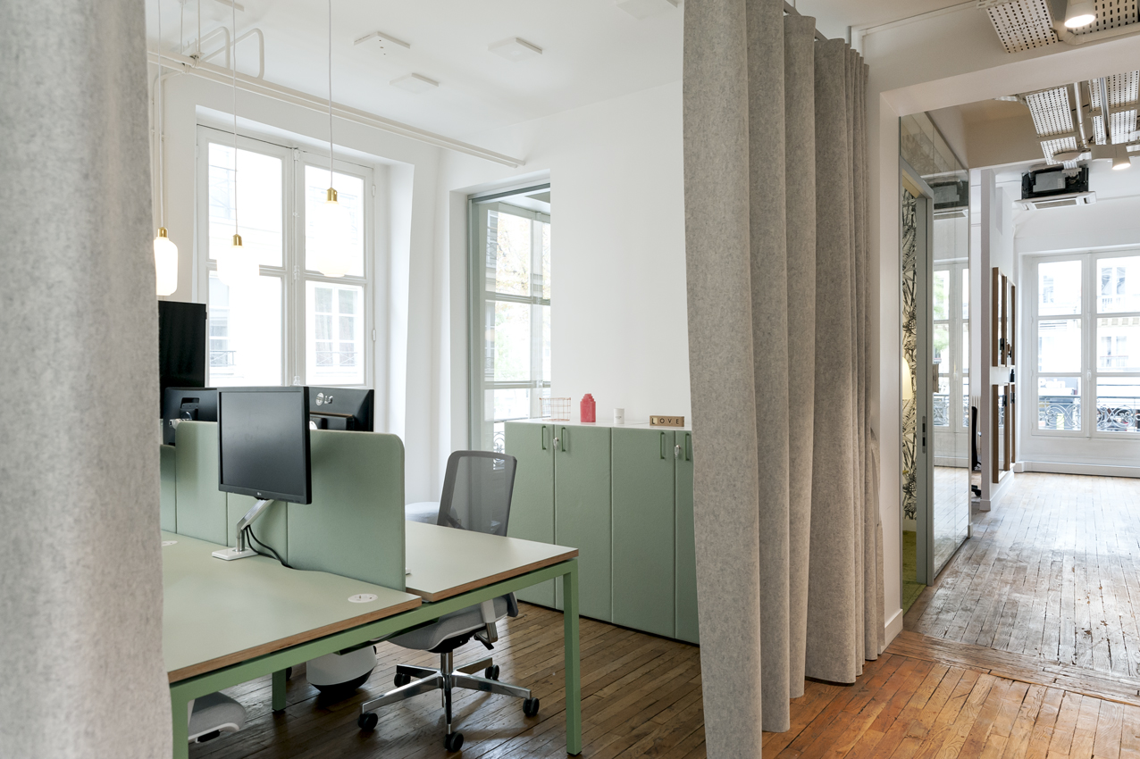 Espace de travail en open space - l'Appartement MOORE