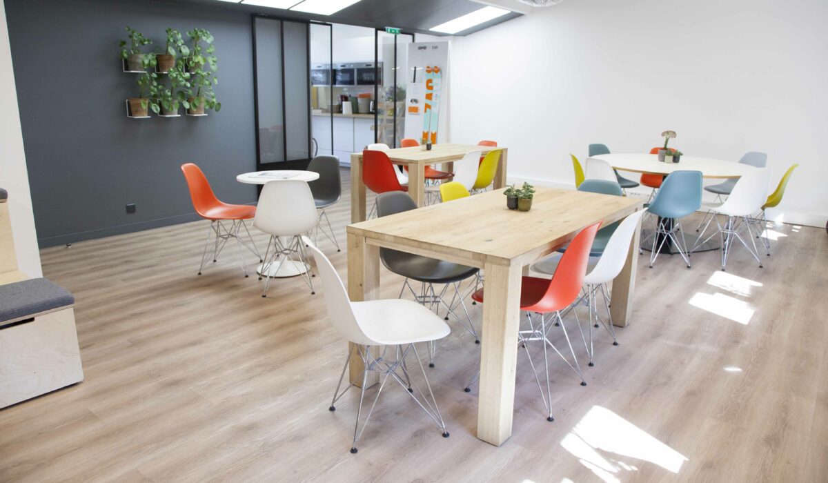 IZIPIZI - Aménagement open space, salle de réunion, cafétéria, jardin - PARIS (75) (7)