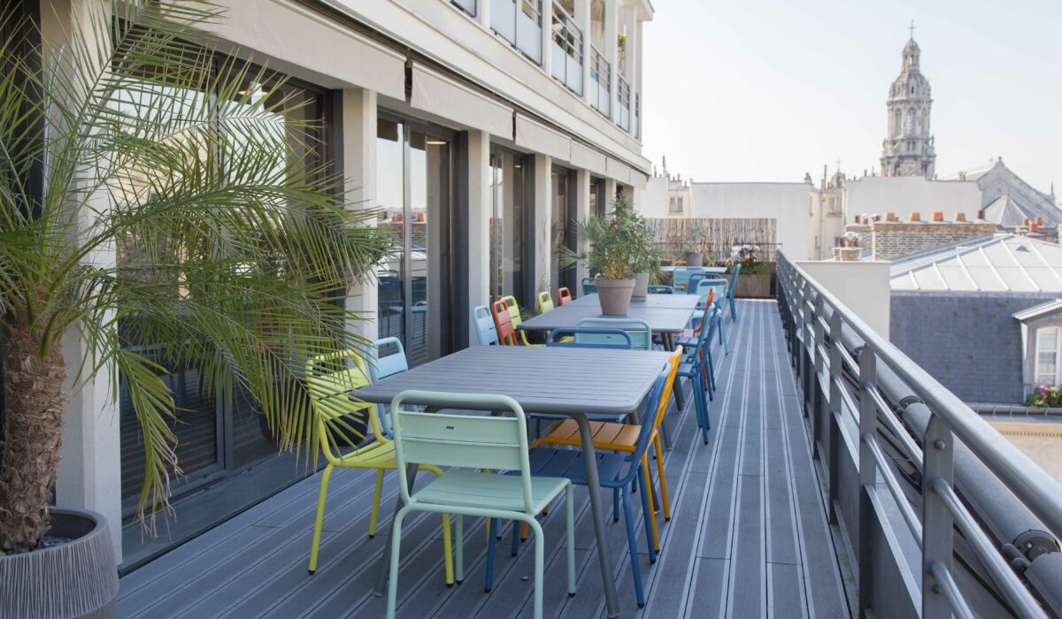 IZIPIZI - Aménagement open space, salle de réunion, cafétéria, jardin - PARIS (75) (9)