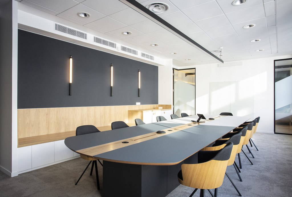 Aménagement d'une Board Room connectée - Réalisation DAHSLANE - Paris 18