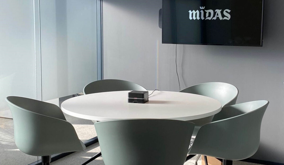 TABLE RONDE FORUM - CHAISE ABOUT A CHAIR