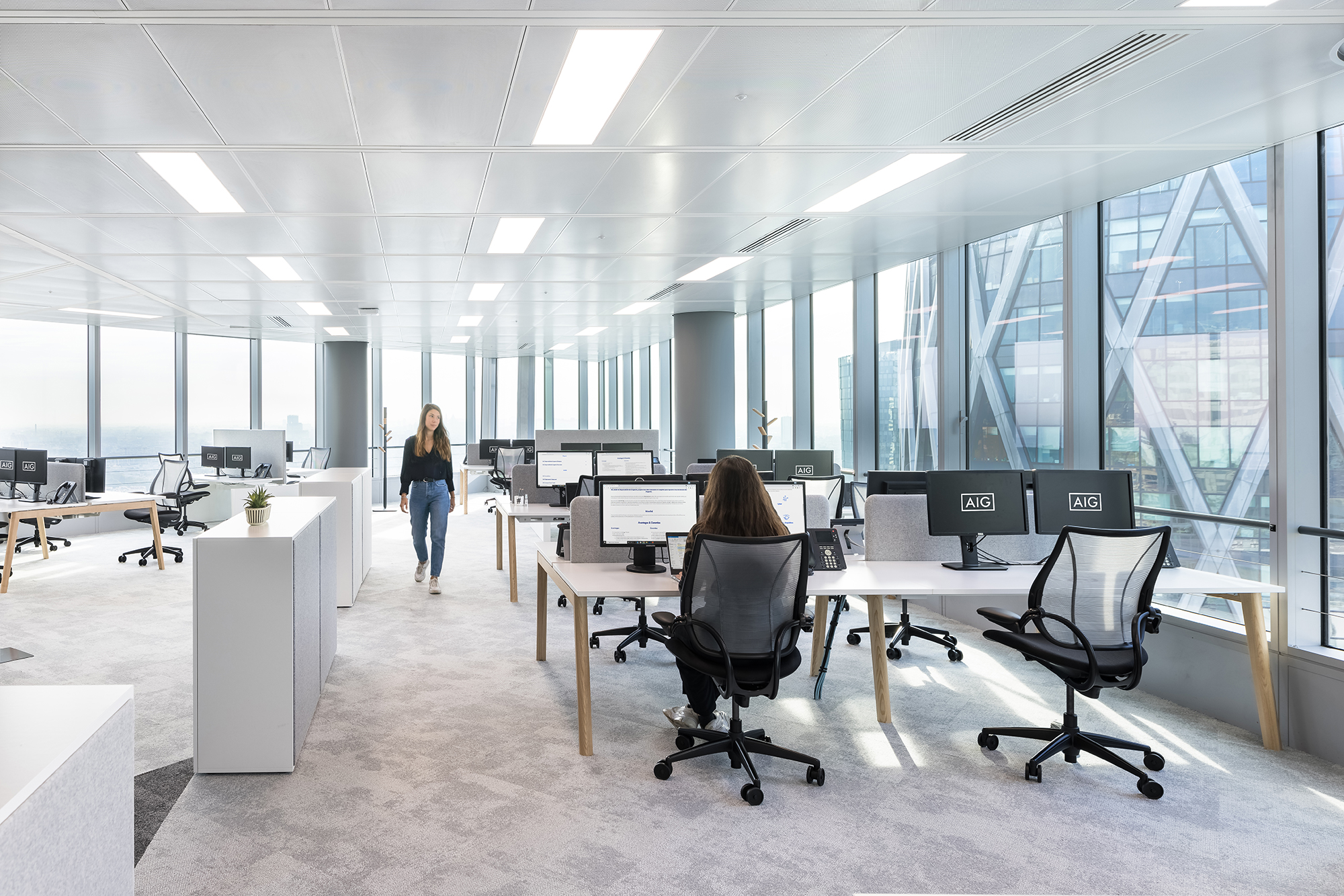 AMÉNAGEMENT DES ESPACES EN OPEN-SPACES, DE DÉTENTE ET DES SALLES DE RÉUNION - PARIS, LA DÉFENSE (2)