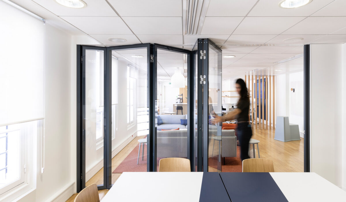 DES BUREAUX MODULABLES ET CONNECTÉS - Aménagement open space, espaces de réunion, cuisine - PARIS (75) (4)