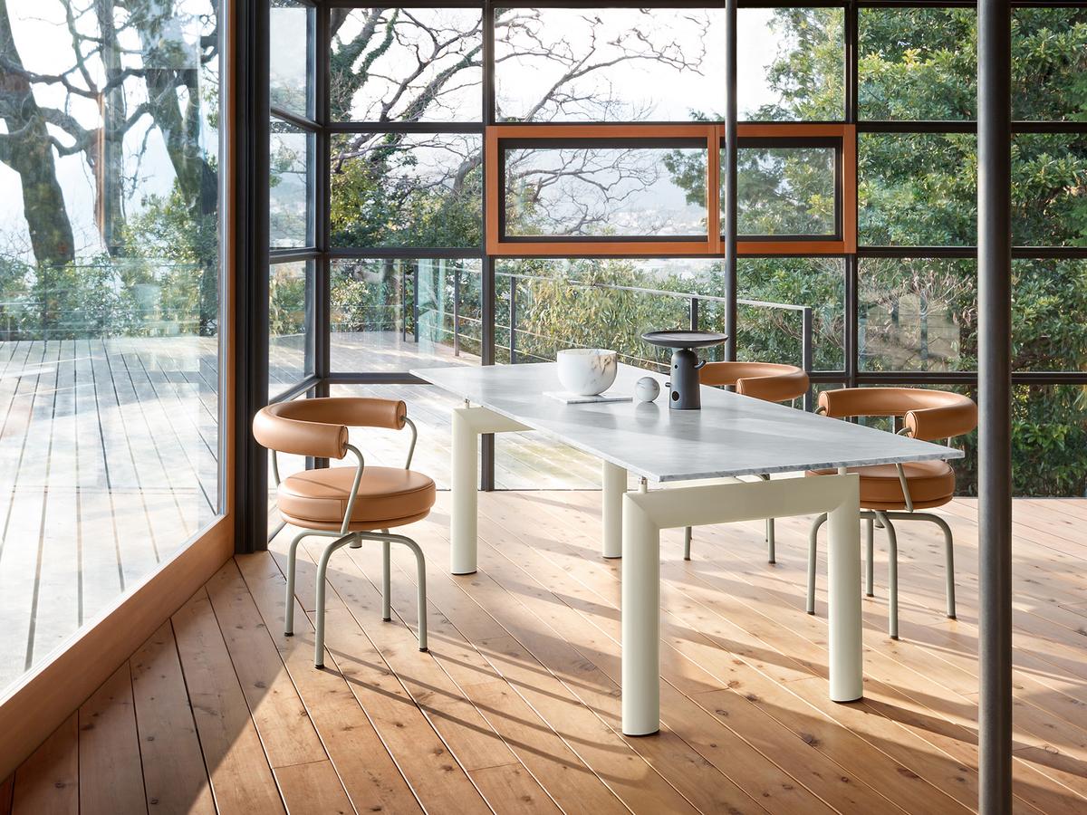 TABLE LC6 - CASSINA