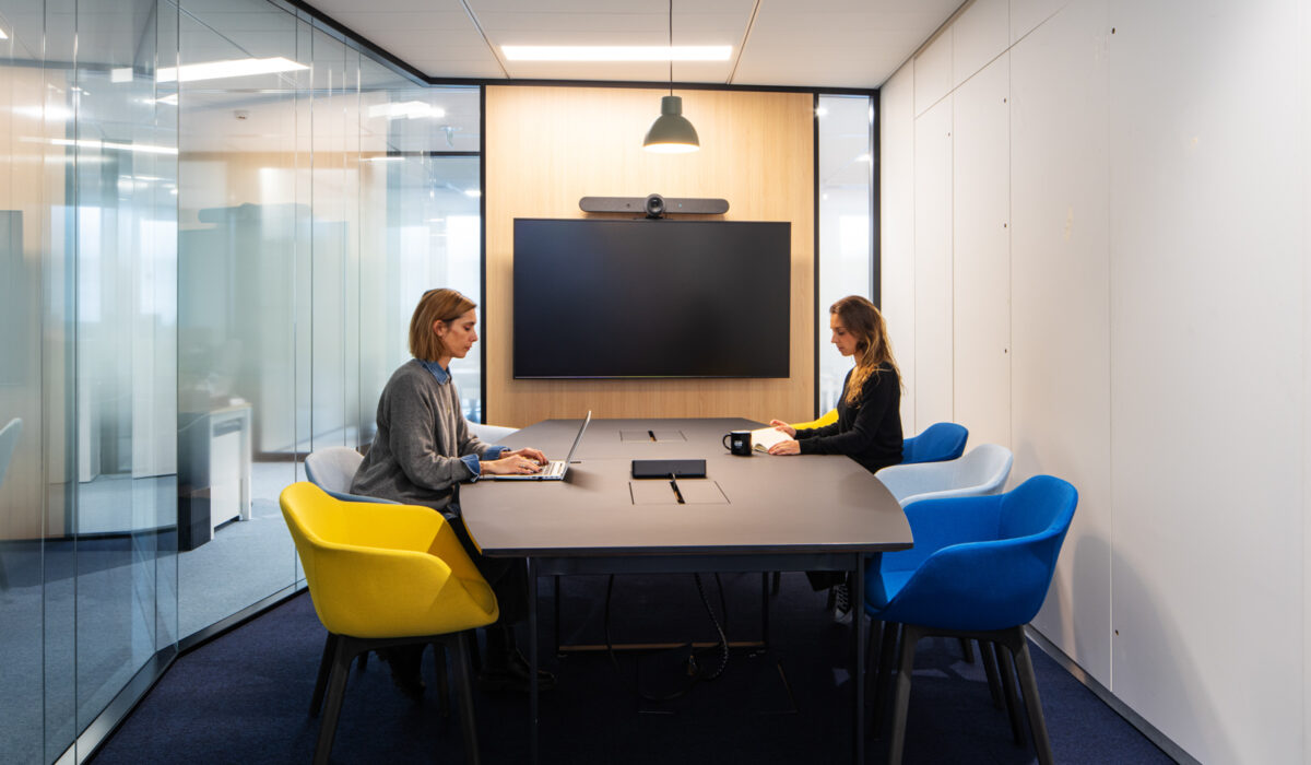 SAGEMCOM - Aménagement d'un espace accueil, tisaneries, open spaces, bureaux de direction, bulles et salles de réunions, auditorium, cabines acoustiques - Hauts-de-Seine (92) (5)