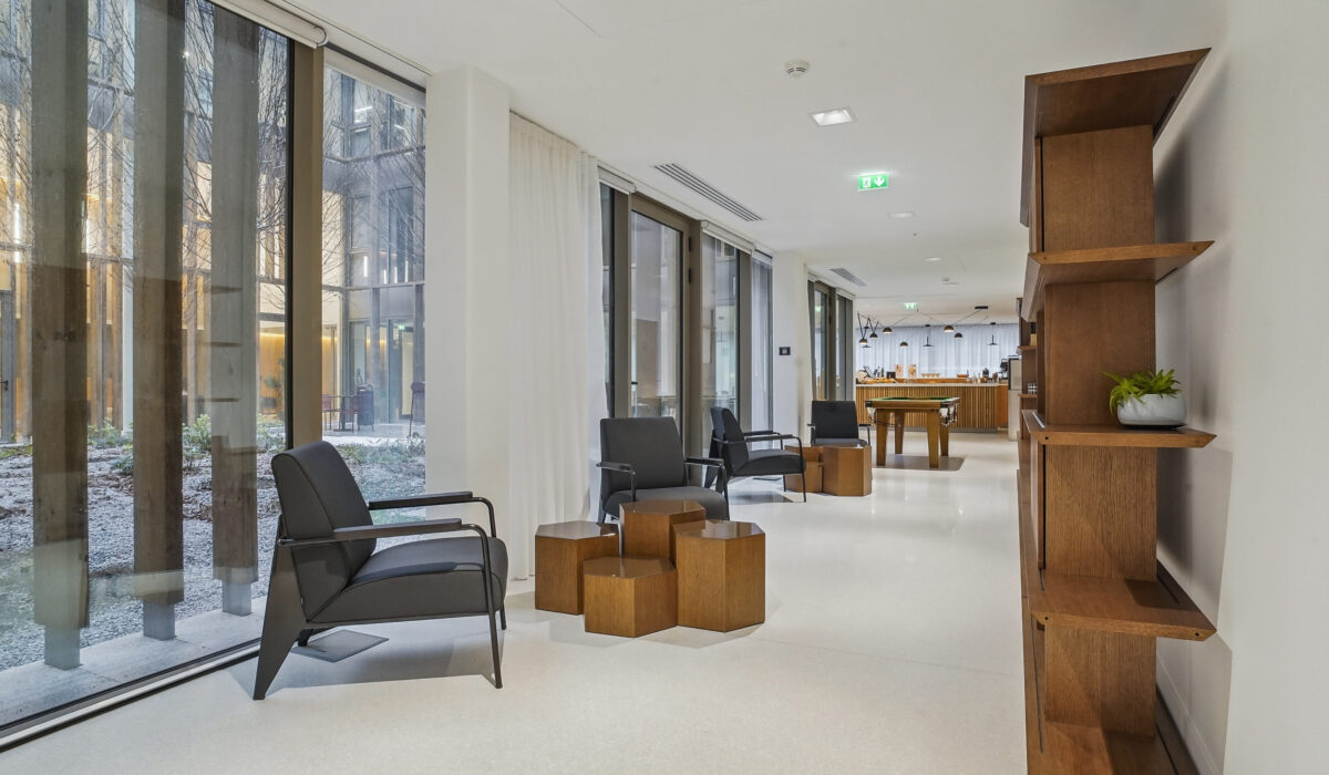 SIMMONS & SIMMONS - Aménagement des espaces accueil, cafétéria, tisaneries, bibliothèque, auditorium, espaces stagiaires, salles de réunions, salons d’accueil, bureaux individuels et collaboratifs - PARIS (75) (11)