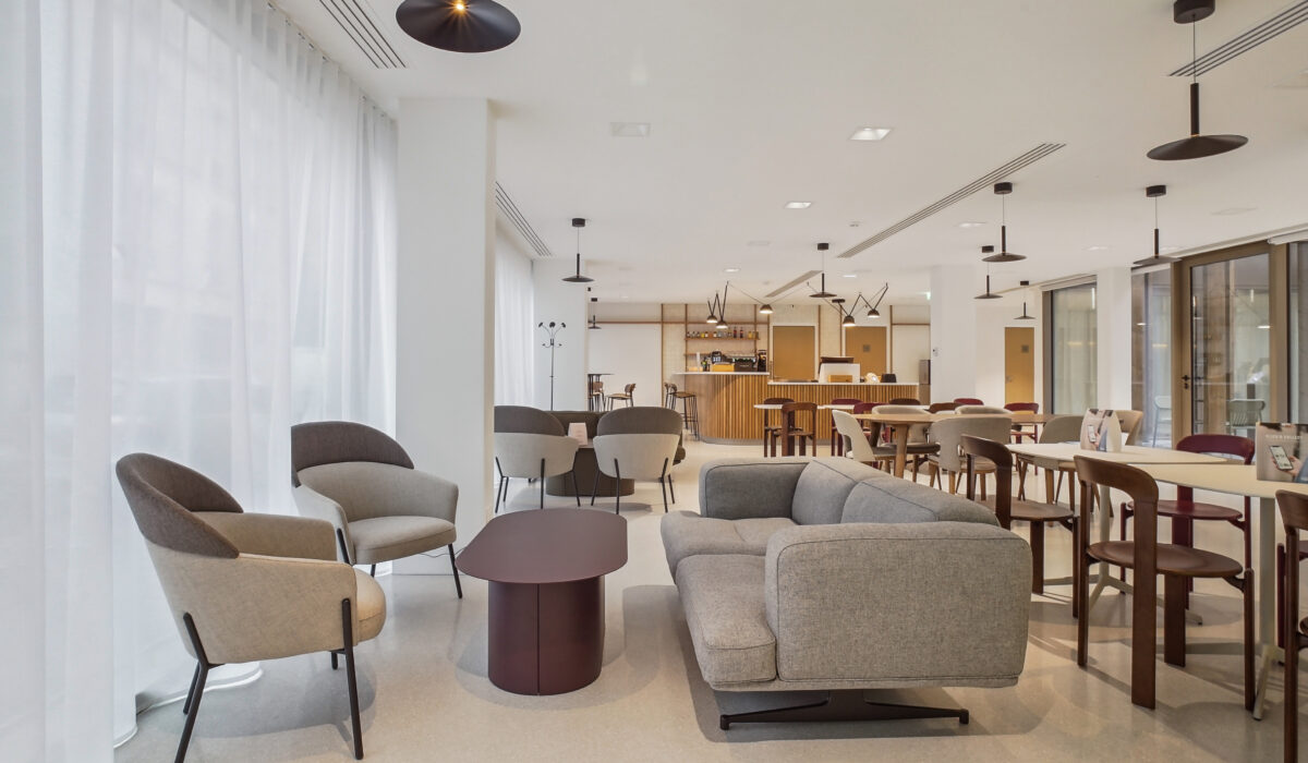 SIMMONS & SIMMONS - Aménagement des espaces accueil, cafétéria, tisaneries, bibliothèque, auditorium, espaces stagiaires, salles de réunions, salons d’accueil, bureaux individuels et collaboratifs - PARIS (75) (4)
