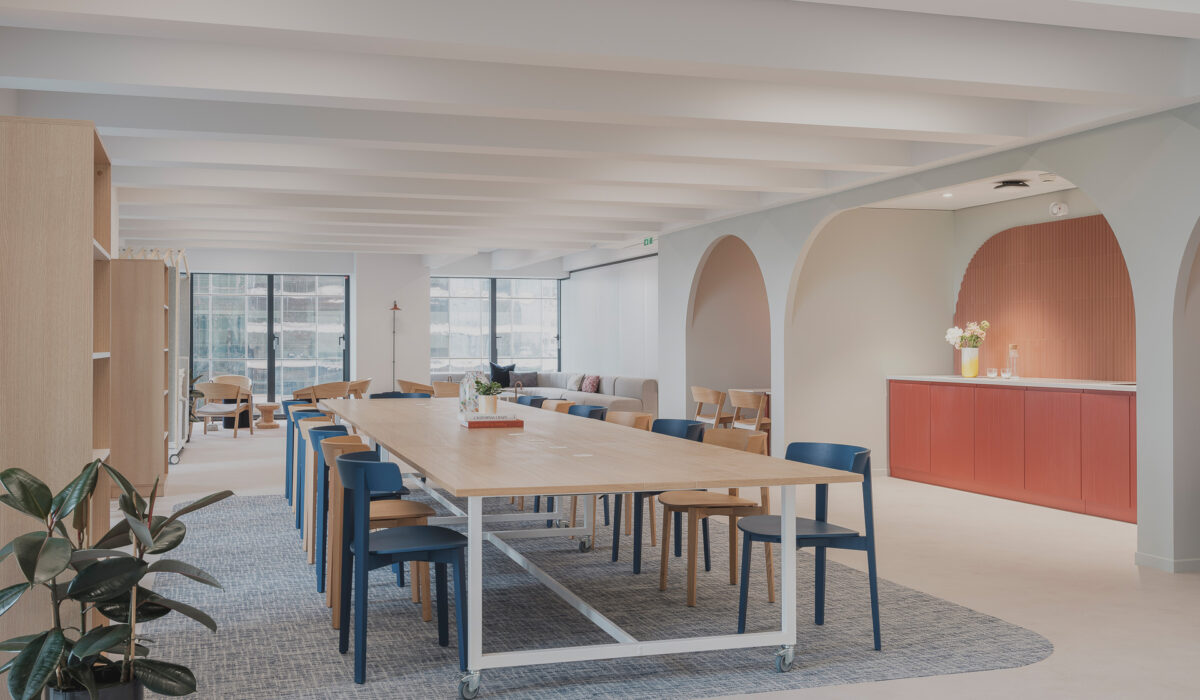 EMERIA - Aménagement espaces de travail, salles de réunion & accueil  - LA DÉFENSE - COURBEVOIE (16)