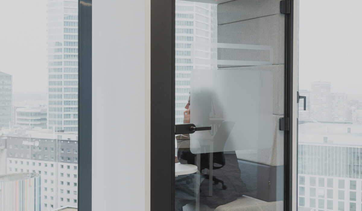 EMERIA - Aménagement espaces de travail, salles de réunion & accueil  - LA DÉFENSE - COURBEVOIE (14)