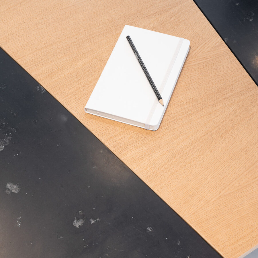 Matière Le pavé - Le Pavé, Bureaux & tables de travail (3)