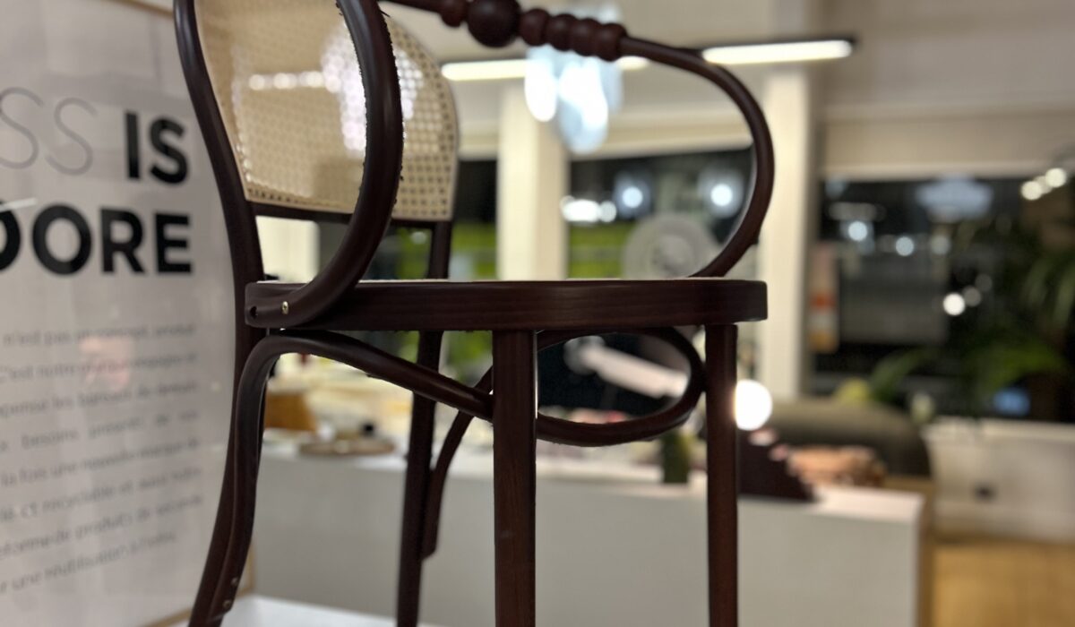 Mobilier contemporain polonais exposé par MOORE Design